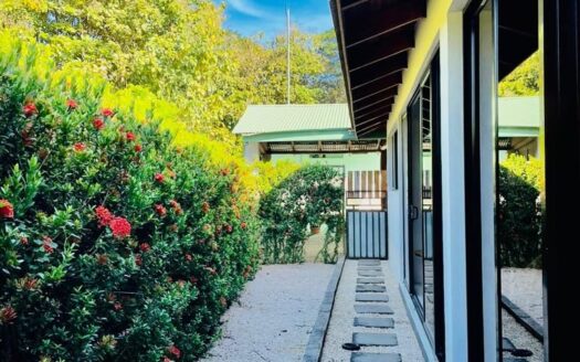 Guayacan House Nandayure