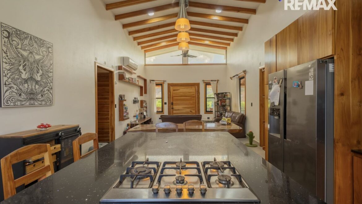 Nicoya – 2 Homes + Subdivided Sections + Investment Potential